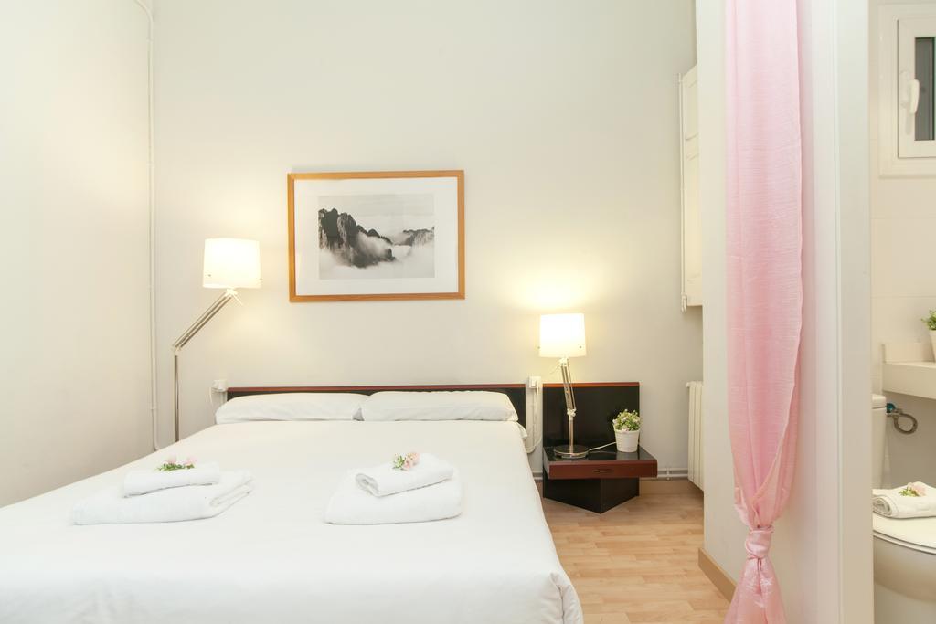 Lodging Apartments Sagrada Familia Barcelona Ruang foto