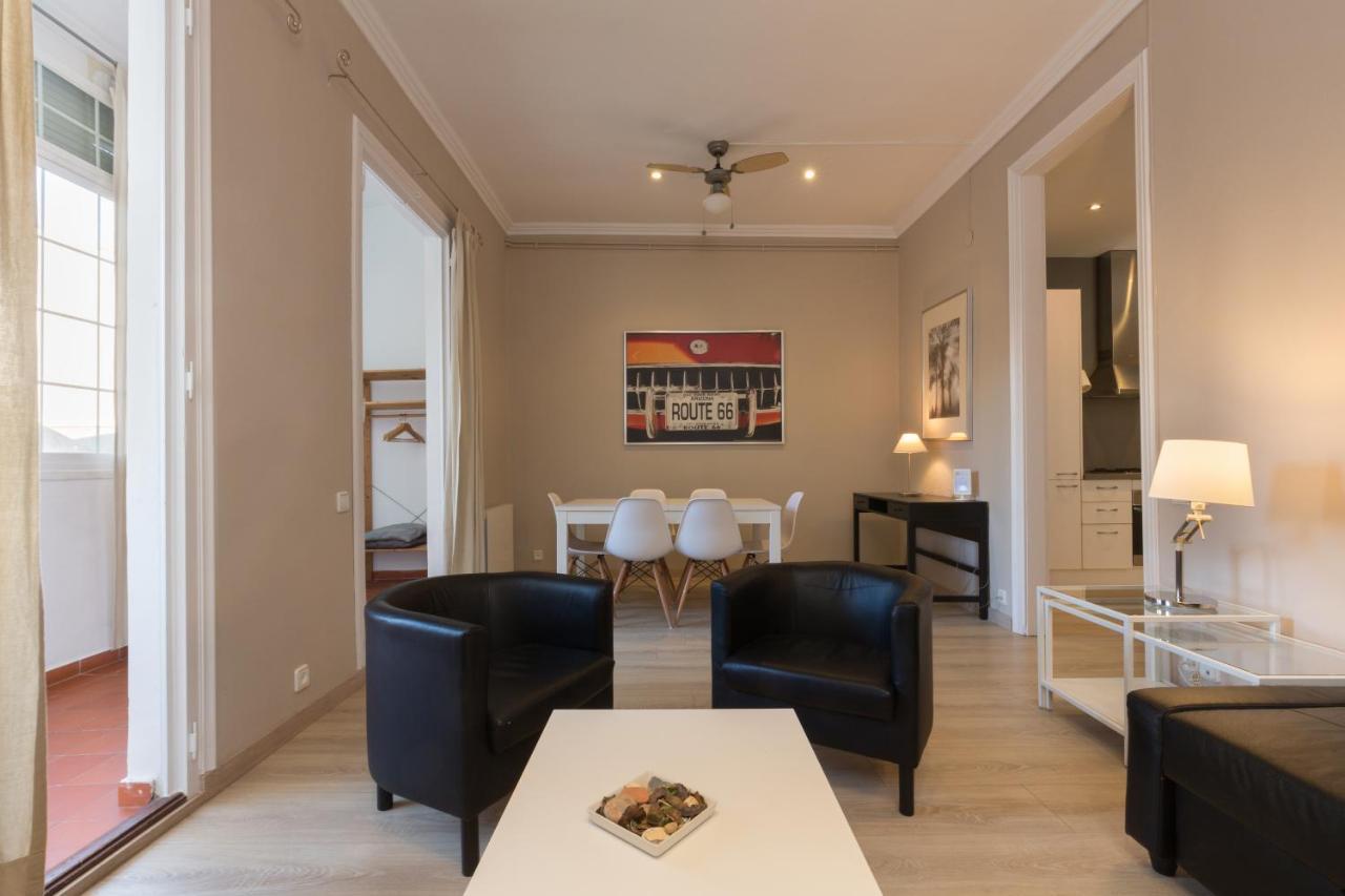 Lodging Apartments Sagrada Familia Barcelona Bagian luar foto