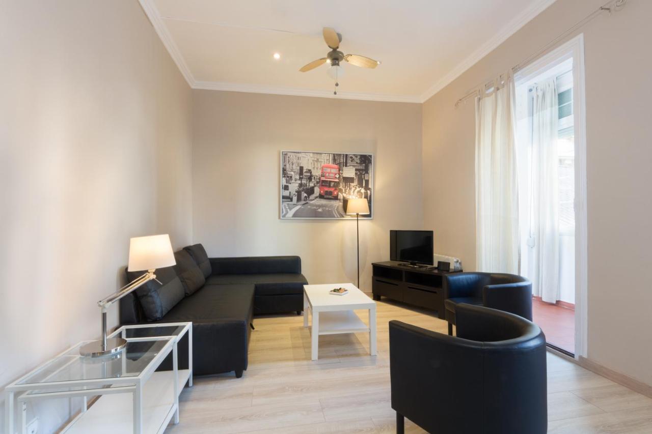 Lodging Apartments Sagrada Familia Barcelona Bagian luar foto