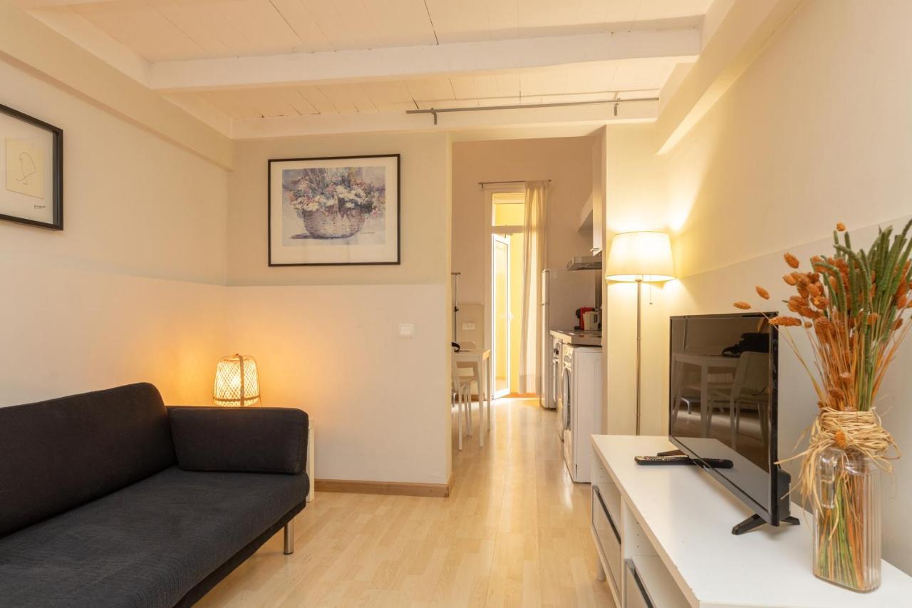 Lodging Apartments Sagrada Familia Barcelona Bagian luar foto