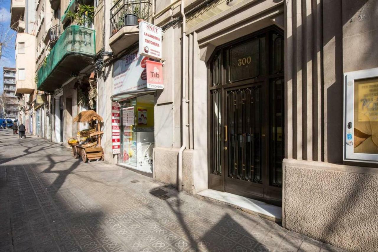 Lodging Apartments Sagrada Familia Barcelona Bagian luar foto